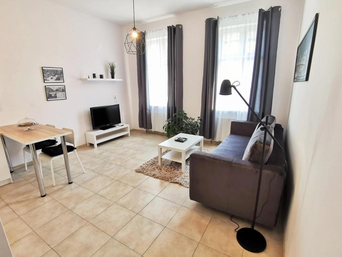Apartament Seven Legnica Bagian luar foto